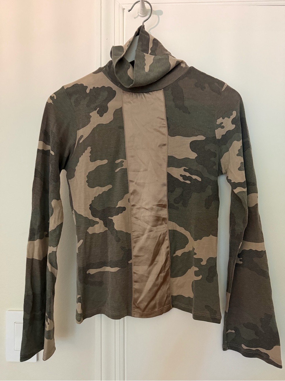 Joseph- Camo Turtleneck Long-Sleeve Top in Olive & Tan